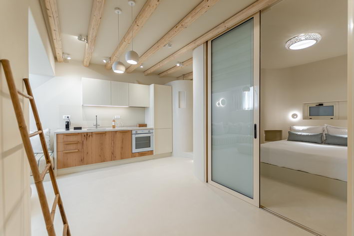 Deluxe Semi-Basement Apartment in Naxos